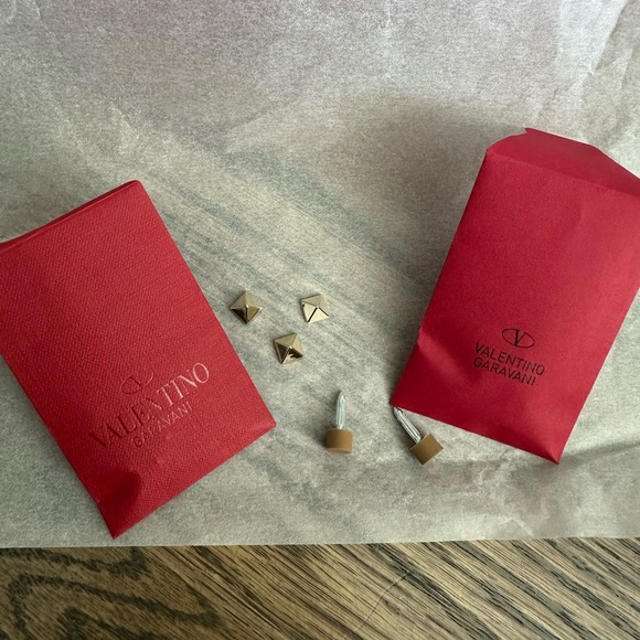 Valentino Patent Rockstud Caged Pumps 100 MM, Poudre - Picture 12 of 15